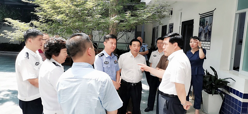 四川省委常委、政法委书记邓勇对坤弘律师驻所参与“公调对接”工作给予肯定 四川省委常委、政法委书记邓勇对坤弘律师驻所参与“公调对接”工作给予肯定